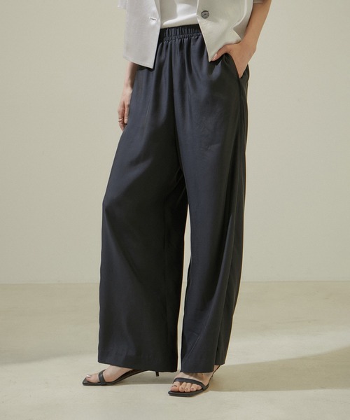 SALON adam et rope'（サロン アダム エ ロペ）の「リラックスイージーパンツ【洗える】（その他パンツ・レディース・ベージュ/ブラック・S/M）」の8枚目の写真