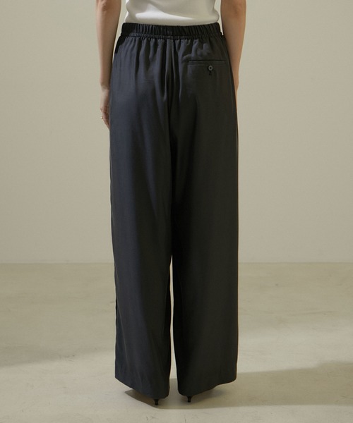 SALON adam et rope'（サロン アダム エ ロペ）の「リラックスイージーパンツ【洗える】（その他パンツ・レディース・ベージュ/ブラック・S/M）」の16枚目の写真