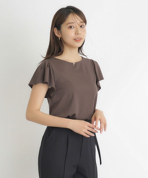 index(インデックス)の「◆《6color》UV フレアスリーブトップス フロントパール調デザイン【接触冷感/洗濯機洗い可】(Tシャツ/カットソー・レディース・ナチュラル/ブラウン系その他/オフホワイト/ネイビー/ライトブルー/ネイビー系5・38/42/36/40)」の3枚目の写真