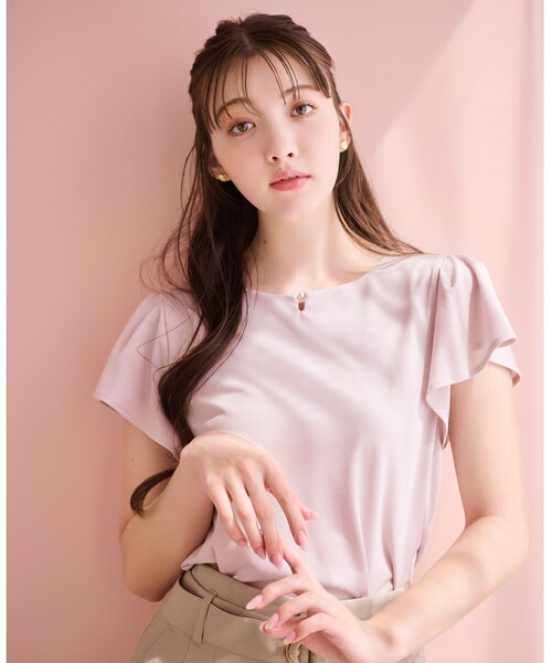 index(インデックス)の「◆《6color》UV フレアスリーブトップス フロントパール調デザイン【接触冷感/洗濯機洗い可】(Tシャツ/カットソー・レディース・ナチュラル/ブラウン系その他/オフホワイト/ネイビー/ライトブルー/ネイビー系5・38/42/36/40)」の7枚目の写真