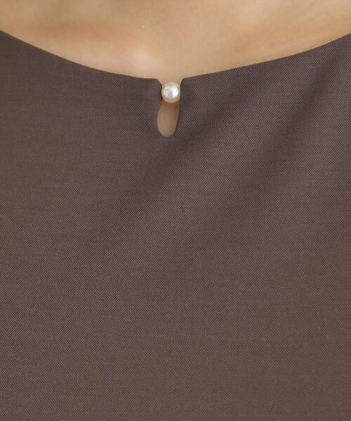 index(インデックス)の「◆《6color》UV フレアスリーブトップス フロントパール調デザイン【接触冷感/洗濯機洗い可】(Tシャツ/カットソー・レディース・ナチュラル/ブラウン系その他/オフホワイト/ネイビー/ライトブルー/ネイビー系5・38/42/36/40)」の15枚目の写真