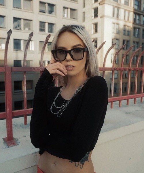 FLEX(フレックス)の「square wide 1 sunglasses / スクエア ワイド サングラス(サングラス・レディース・ブラック/グレー/ブラウン/オレンジ/ダークグリーン・FREE)」の10枚目の写真