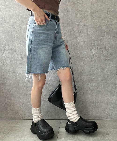 WEGO（ウィゴー）の「WEGO/ベルト付きハーフデニムパンツ（デニムパンツ・レディース・ブルー系1・MEDIUM/LARGE）」の4枚目の写真