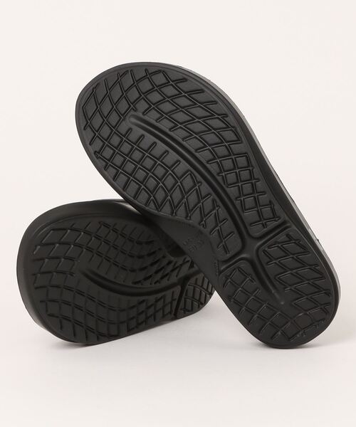 OOFOS(ウーフォス)の「【OOFOS】200050-Black OOriginal(サンダル・レディース・ブラック・24cm/25cm/26cm/27cm/28cm/29cm/23cm)」の3枚目の写真