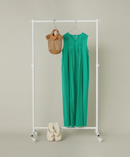 N.(N. Natural Beauty Basic)(エヌエヌナチュラルビューティーベーシック)の「◆タックショルダーコットンボイルワンピース(ワンピース・レディース・ピンク/グリーン/ブラック・SMALL/MEDIUM)」の2枚目の写真