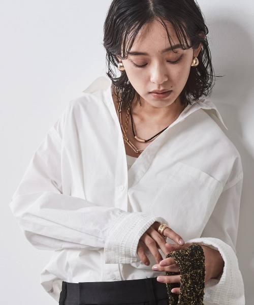 CHIC STYLE(シックスタイル)の「 ワイドカフスシャツ <大きいサイズ有>シックスタイル (シャツ/ブラウス・レディース・オフホワイト/ブルー系・M/L/LL/3L/4L/5L)」の1枚目の写真