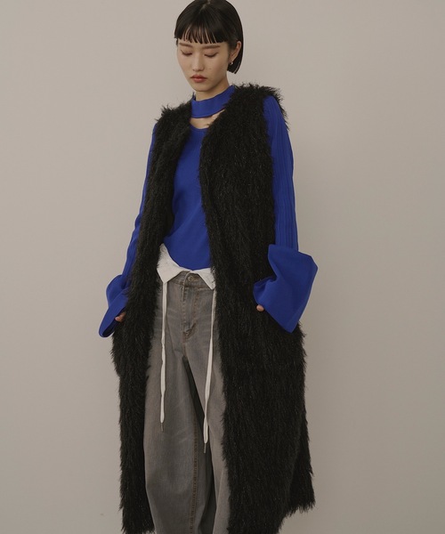 VIOLETTA(ヴィオレッタ)の「ファーフリンジロングベスト(ベスト・レディース・ブラック/ホワイト/グレイッシュベージュ・S/M)」の3枚目の写真