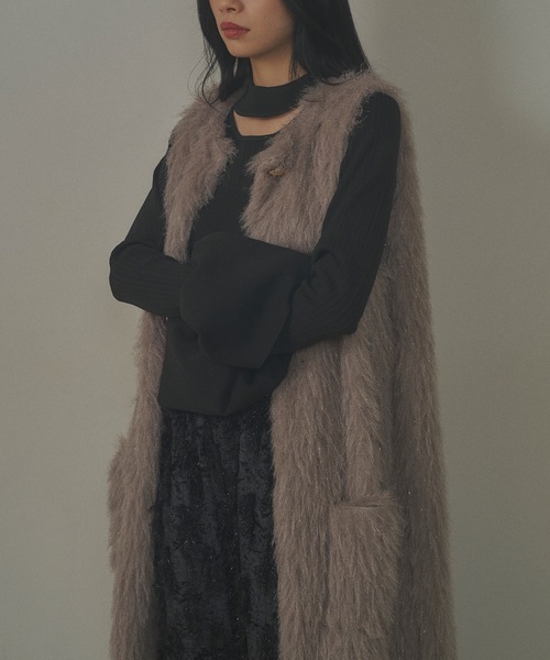 VIOLETTA(ヴィオレッタ)の「ファーフリンジロングベスト(ベスト・レディース・ブラック/ホワイト/グレイッシュベージュ・S/M)」の6枚目の写真