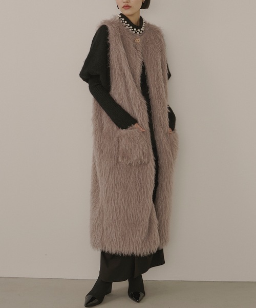 VIOLETTA(ヴィオレッタ)の「ファーフリンジロングベスト(ベスト・レディース・ブラック/ホワイト/グレイッシュベージュ・S/M)」の5枚目の写真