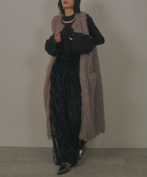 VIOLETTA(ヴィオレッタ)の「ファーフリンジロングベスト(ベスト・レディース・ブラック/ホワイト/グレイッシュベージュ・S/M)」の19枚目の写真