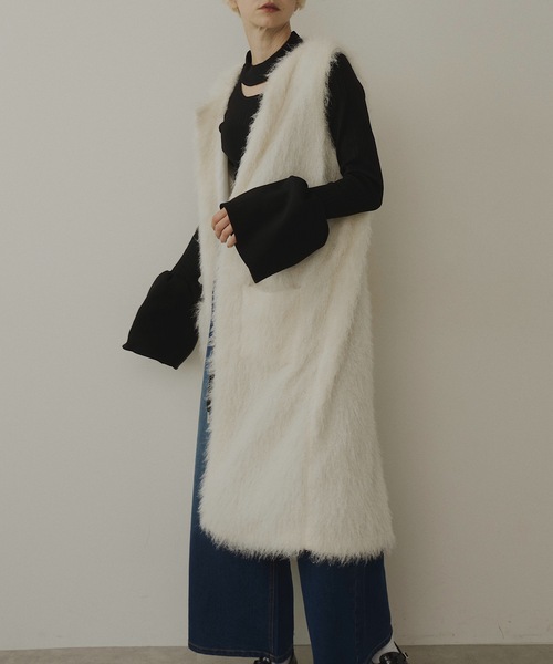 VIOLETTA(ヴィオレッタ)の「ファーフリンジロングベスト(ベスト・レディース・ブラック/ホワイト/グレイッシュベージュ・S/M)」の11枚目の写真