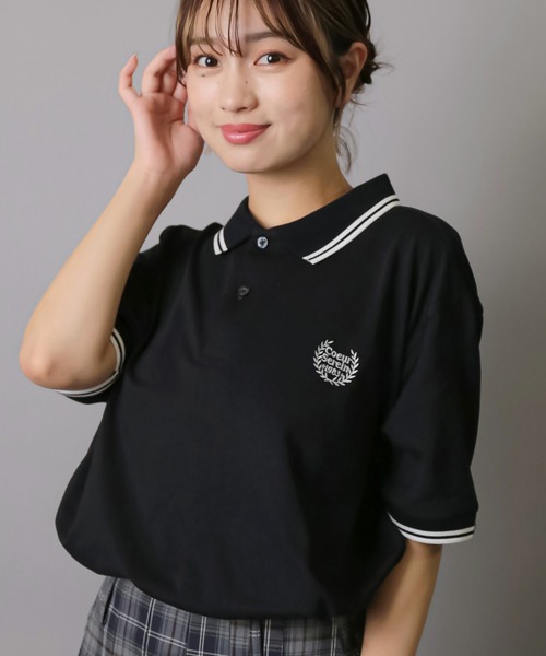 SPINNS（スピンズ）の「ワンポイント刺繍 半袖鹿の子ポロシャツ（ポロシャツ・レディース・ブラック/アイボリー/ネイビー/ピンク・ONESIZE）」の2枚目の写真