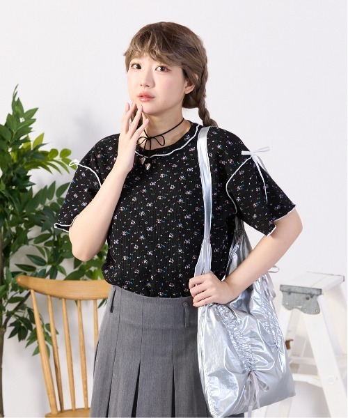 kutir（クティール）の「小花柄ワッフルリボンTシャツ/サーマルTシャツ（Tシャツ/カットソー・レディース・ホワイト/ブラック/アイボリー/ネイビー/オフホワイト・FREE）」の4枚目の写真