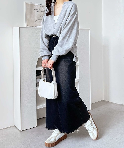 GeeRA(ジーラ)の「深Vネック裏毛スウェットプルオーバー(スウェット・レディース・杢グレー/ブラック/アイボリー・SMALL/MEDIUM/LARGE/X-LARGE)」の17枚目の写真