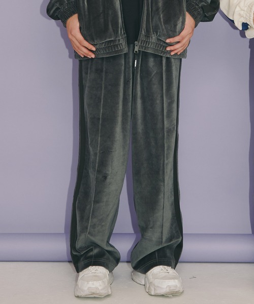 VISION STREET WEAR（ヴィジョンストリートウェア）の「【VISION STREET WEAR】セットアップ対応 ベロアトラックパンツ / カラージャージ（その他パンツ・レディース・チャコールグレー/アイボリー/ブラック/ネイビー・MEDIUM/LARGE/X-LARGE）」の5枚目の写真