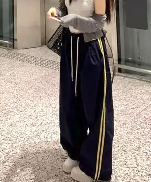 Vipoa(ヴィポア)の「NYLON LINE PANTS(その他パンツ・レディース・ネイビー/ホワイト・FREE)」の1枚目の写真