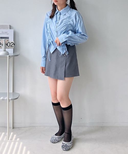 AS KNOW AS plus（アズノゥアズプラス）の「◇シャーリングダブルリボンシャツ（シャツ/ブラウス・レディース・オフホワイト/チャコールグレー/ブルー・FREE）」の9枚目の写真