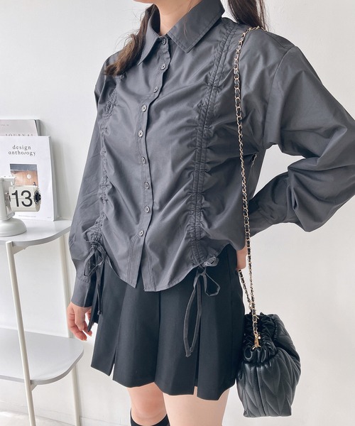 AS KNOW AS plus（アズノゥアズプラス）の「◇シャーリングダブルリボンシャツ（シャツ/ブラウス・レディース・オフホワイト/チャコールグレー/ブルー・FREE）」の11枚目の写真