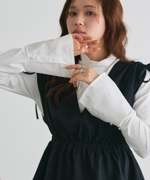 Pierrot(ピエロ)の「【静電気防止】パールカフス/タートルネックドッキングカットソー(Tシャツ/カットソー・レディース・ブラック系その他/ホワイト系その他/その他/グレー系その他・M/L)」の2枚目の写真