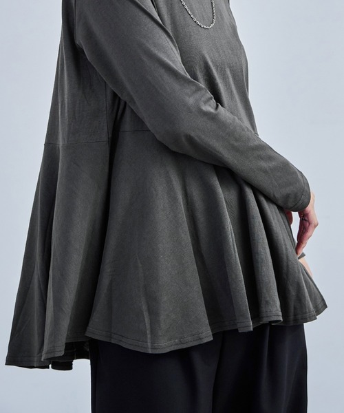 Fashion Letter（ファッションレター）の「【M-5L】ペプラムフレアトップス 長袖 ロングスリーブ カットソー ペプラム（Tシャツ/カットソー・レディース・カーキ/グレイッシュベージュ/ブラック/オフホワイト/チャコールグレー・4L～5L/LL～3L/M～Ｌ）」の17枚目の写真