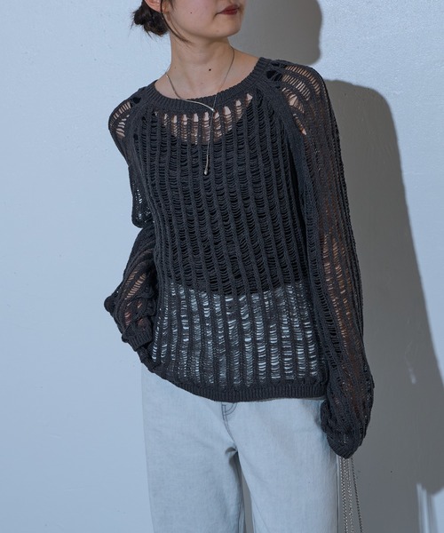 COLONY 2139（コロニートゥーワンスリーナイン）の「ローゲージメッシュニットプルオーバー（ニット/セーター・レディース・ブラック/ダークブラウン/チャコールグレー/ライトグレー・FREE）」の8枚目の写真