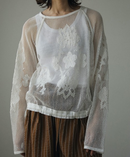 anuke（アンヌーク）の「anuke Embroidery Mesh Tops 62420605（その他トップス・レディース・ブラック/ホワイト・FREE）」の2枚目の写真