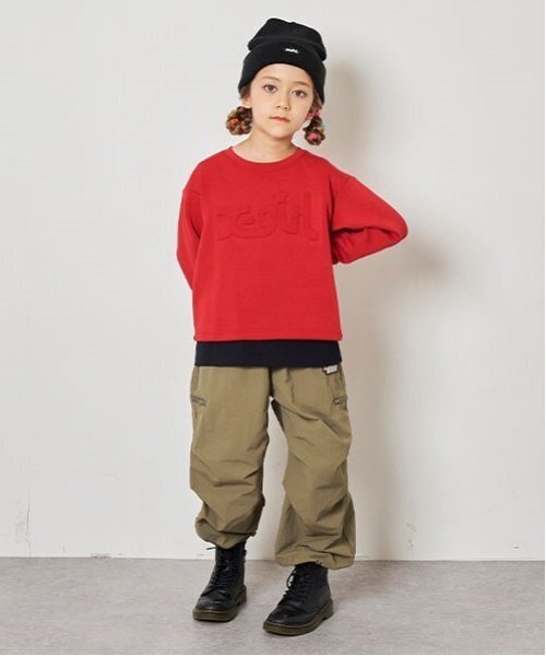 X-girl Stages（エックスガールステージス）の「エンボスロゴバックスリットプルオーバー（スウェット・キッズ・トップグレー/ベージュ/レッド・140cm/130cm/120cm/110cm）」の17枚目の写真