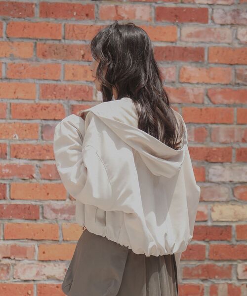 ELENCARE DUE（エレンカーレデュエ）の「・ELENCARE　DUE　ショートマウンテンパーカー（マウンテンパーカー・レディース・アイボリー/ブラック/チャコールグレー・FREE）」の14枚目の写真