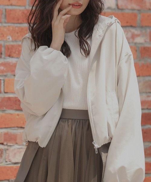 ELENCARE DUE（エレンカーレデュエ）の「・ELENCARE　DUE　ショートマウンテンパーカー（マウンテンパーカー・レディース・アイボリー/ブラック/チャコールグレー・FREE）」の2枚目の写真