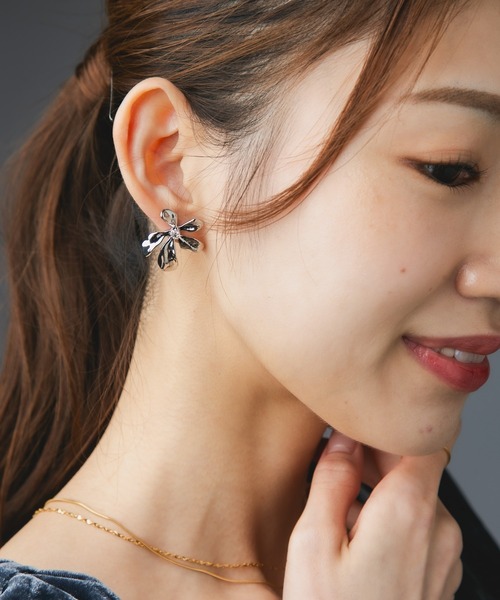 Os accessory（オズアクセサリー）の「Os　-オズ-　【金属アレルギー対応】メタルフラワーピアスD（ピアス（両耳用）・レディース・ゴールド/シルバー・ONE SIZE）」の10枚目の写真