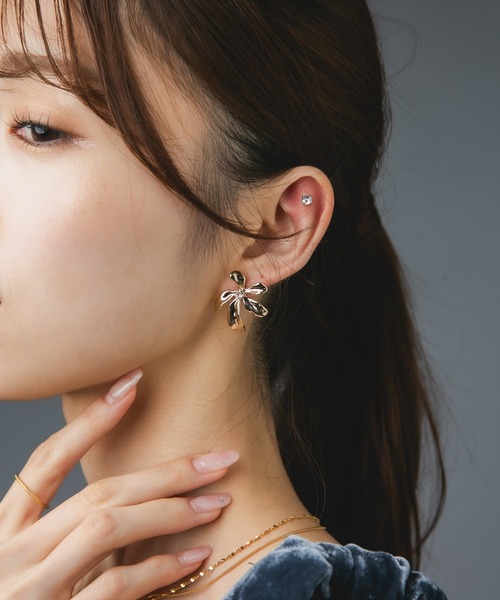 Os accessory（オズアクセサリー）の「Os　-オズ-　【金属アレルギー対応】メタルフラワーピアスD（ピアス（両耳用）・レディース・ゴールド/シルバー・ONE SIZE）」の12枚目の写真