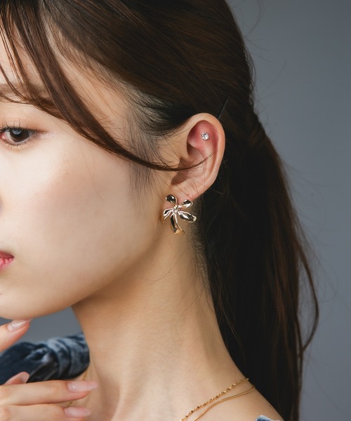 Os accessory（オズアクセサリー）の「Os　-オズ-　【金属アレルギー対応】メタルフラワーピアスD（ピアス（両耳用）・レディース・ゴールド/シルバー・ONE SIZE）」の13枚目の写真