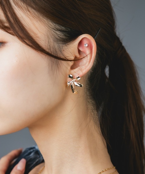 Os accessory（オズアクセサリー）の「Os　-オズ-　【金属アレルギー対応】メタルフラワーピアスD（ピアス（両耳用）・レディース・ゴールド/シルバー・ONE SIZE）」の15枚目の写真