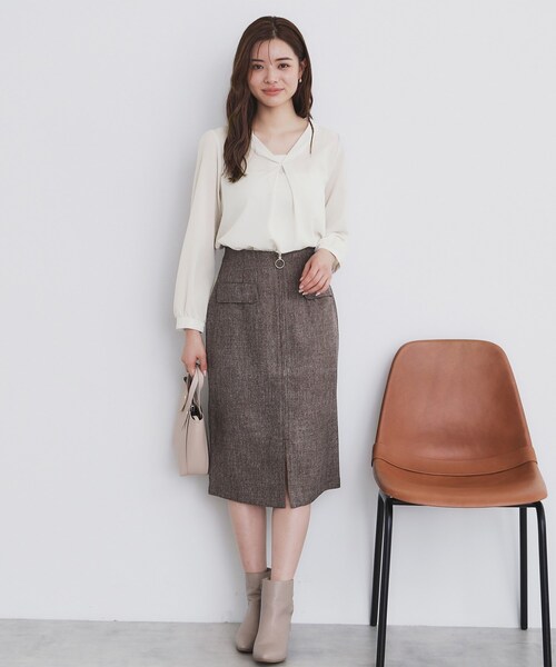 index（インデックス）の「◆タックロールVネックブラウス【洗濯機洗い可/イージーアイロン/防シワ】（シャツ/ブラウス・レディース・グリーン系/ネイビー/ナチュラル・36/38/40/42）」の17枚目の写真