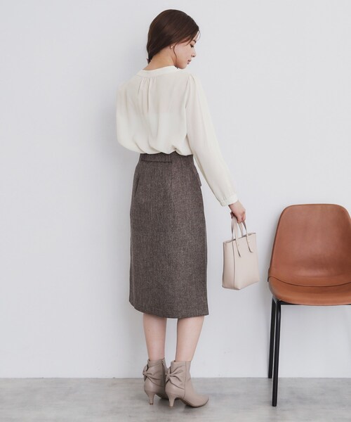 index（インデックス）の「◆タックロールVネックブラウス【洗濯機洗い可/イージーアイロン/防シワ】（シャツ/ブラウス・レディース・グリーン系/ネイビー/ナチュラル・36/38/40/42）」の16枚目の写真