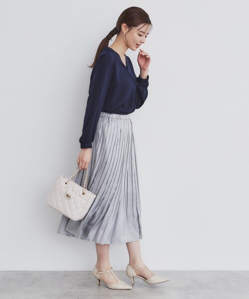 index（インデックス）の「◆タックロールVネックブラウス【洗濯機洗い可/イージーアイロン/防シワ】（シャツ/ブラウス・レディース・グリーン系/ネイビー/ナチュラル・36/38/40/42）」の12枚目の写真