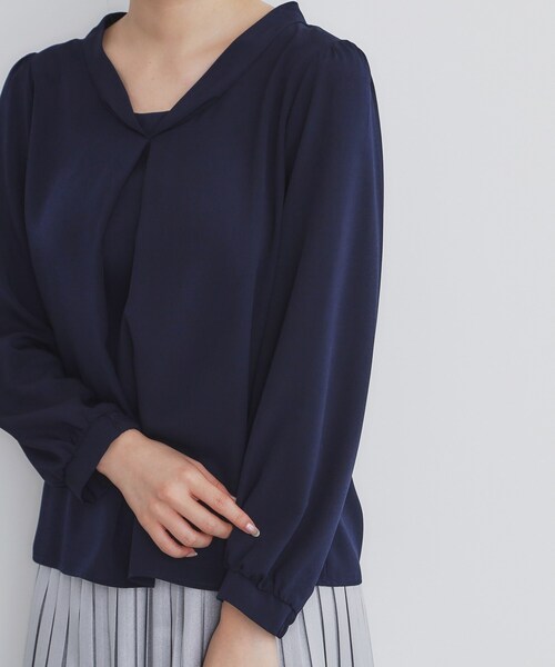 index（インデックス）の「◆タックロールVネックブラウス【洗濯機洗い可/イージーアイロン/防シワ】（シャツ/ブラウス・レディース・グリーン系/ネイビー/ナチュラル・36/38/40/42）」の8枚目の写真