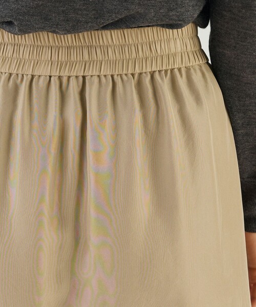 GALERIE VIE（ギャルリー ヴィー）の「フェブリルシルク サイドタックマキシスカート（スカート・レディース・ライトベージュ/チャコールグレー・36/32）」の8枚目の写真