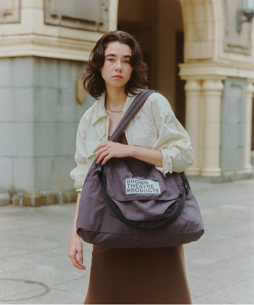 SALON de RUBAN(サロンドルヴァン)の「【SALON de RUBAN / サロン ド ルヴァン】 BROWN THEATRE PRODUCTS トートバッグ(トートバッグ・レディース・ブラック/ブルーグレー/グレー/マスタード/ベージュ/ホワイト・FREE)」の3枚目の写真