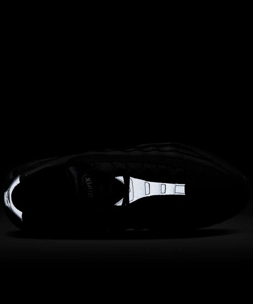 NIKE(ナイキ)の「ナイキ エア マックス 95 エッセンシャル メンズシューズ / Nike Air Max 95 Essential Men's Shoes CI3705-001 Black(スニーカー・メンズ・ブラック系その他2・30.5/24/24.5/25/25.5/26/26.5/27/27.5/28/28.5/29/29.5/30/31)」の4枚目の写真