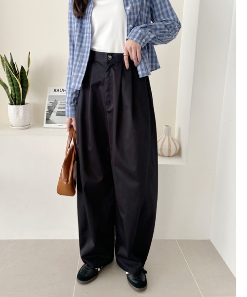 Eclat one（エクラワン）の「【Eclat one】タック入り カーブデザイン 美シルエット チノパン（チノパンツ・レディース・ネイビー/オフホワイト/キャメル・L/M/S）」の6枚目の写真