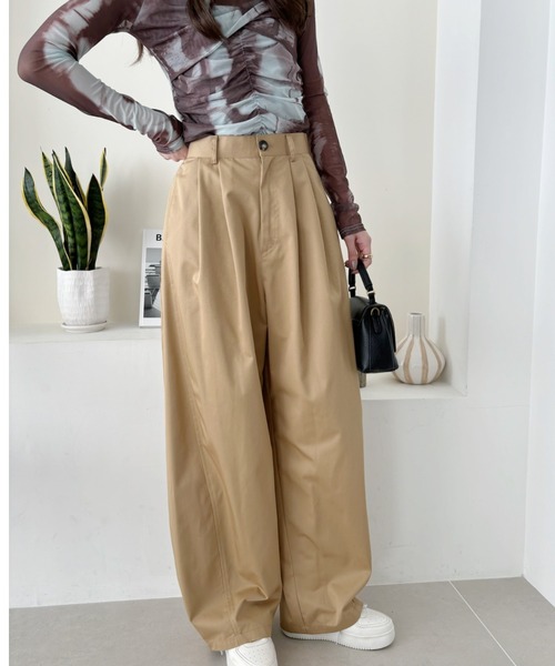 Eclat one（エクラワン）の「【Eclat one】タック入り カーブデザイン 美シルエット チノパン（チノパンツ・レディース・ネイビー/オフホワイト/キャメル・L/M/S）」の17枚目の写真