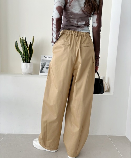 Eclat one（エクラワン）の「【Eclat one】タック入り カーブデザイン 美シルエット チノパン（チノパンツ・レディース・ネイビー/オフホワイト/キャメル・L/M/S）」の20枚目の写真