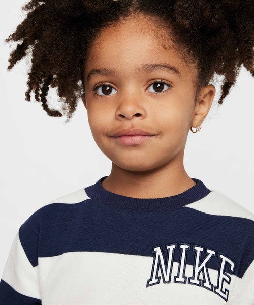 NIKE（ナイキ）の「ナイキ スポーツウェア クラブ ベビー ツーピース ラグビー ストライプ クルー セットアップ / Nike Sportswear Club Toddler 2-Piece Rugby Stripe Crew Set HQ7811-410 Midnight Navy（セットアップ・キッズ・ネイビー・100/90/95）」の6枚目の写真