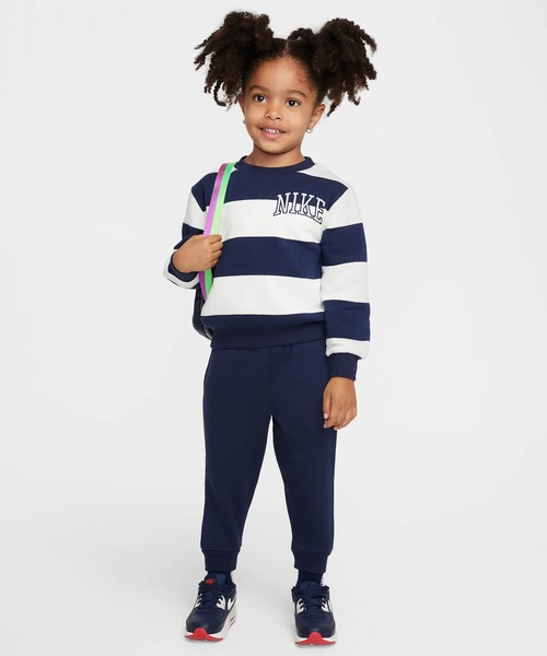 NIKE（ナイキ）の「ナイキ スポーツウェア クラブ ベビー ツーピース ラグビー ストライプ クルー セットアップ / Nike Sportswear Club Toddler 2-Piece Rugby Stripe Crew Set HQ7811-410 Midnight Navy（セットアップ・キッズ・ネイビー・100/90/95）」の4枚目の写真