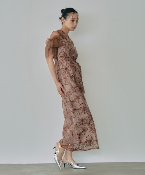 key neck embroidery dress / キーネックエンブロイダリードレス