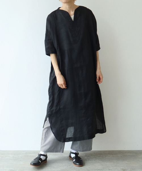 今月まで【新品未使用】yuni 60/1リネンVネックワイドワンピース　ブラック yuni（ユニ ）の「60/1リネンVネックワイドワンピース
