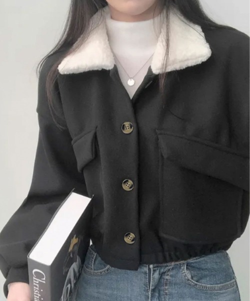 VIVID LADY(ビビッドレディー)の「もこもこカラージャケット ボアカラー コート ショート丈(チェスターコート・レディース・ブラック/グレー/ベージュ・FREE)」の4枚目の写真