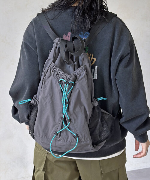 CPCM(シーピーシーエム)の「カラーコードナップサック(バックパック/リュック・レディース・ブラック/チャコールグレー・FREE)」の1枚目の写真