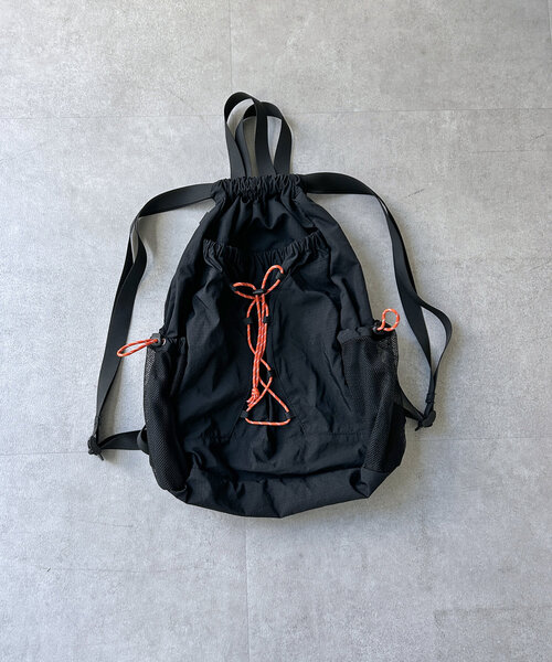 CPCM(シーピーシーエム)の「カラーコードナップサック(バックパック/リュック・レディース・ブラック/チャコールグレー・FREE)」の12枚目の写真